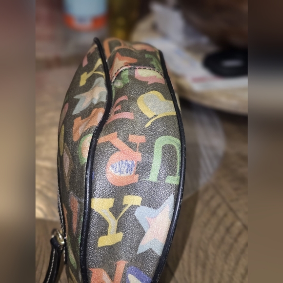 New Dooney & Bourke Graffiti Doodle Crayon Shoulder Handbag. Egg Pochete - Picture 7 of 13